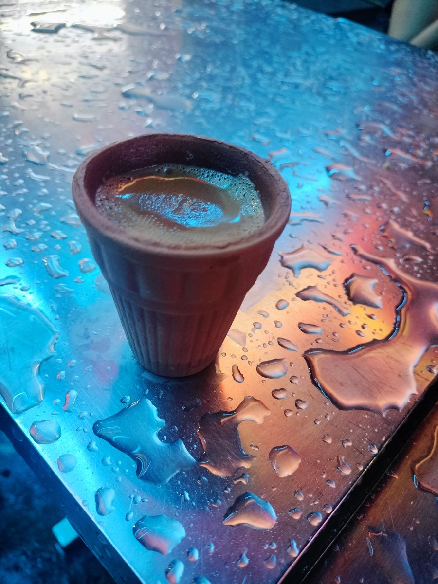 No luxury can match the charm of roadside tea in the rain.✨
#purebliss