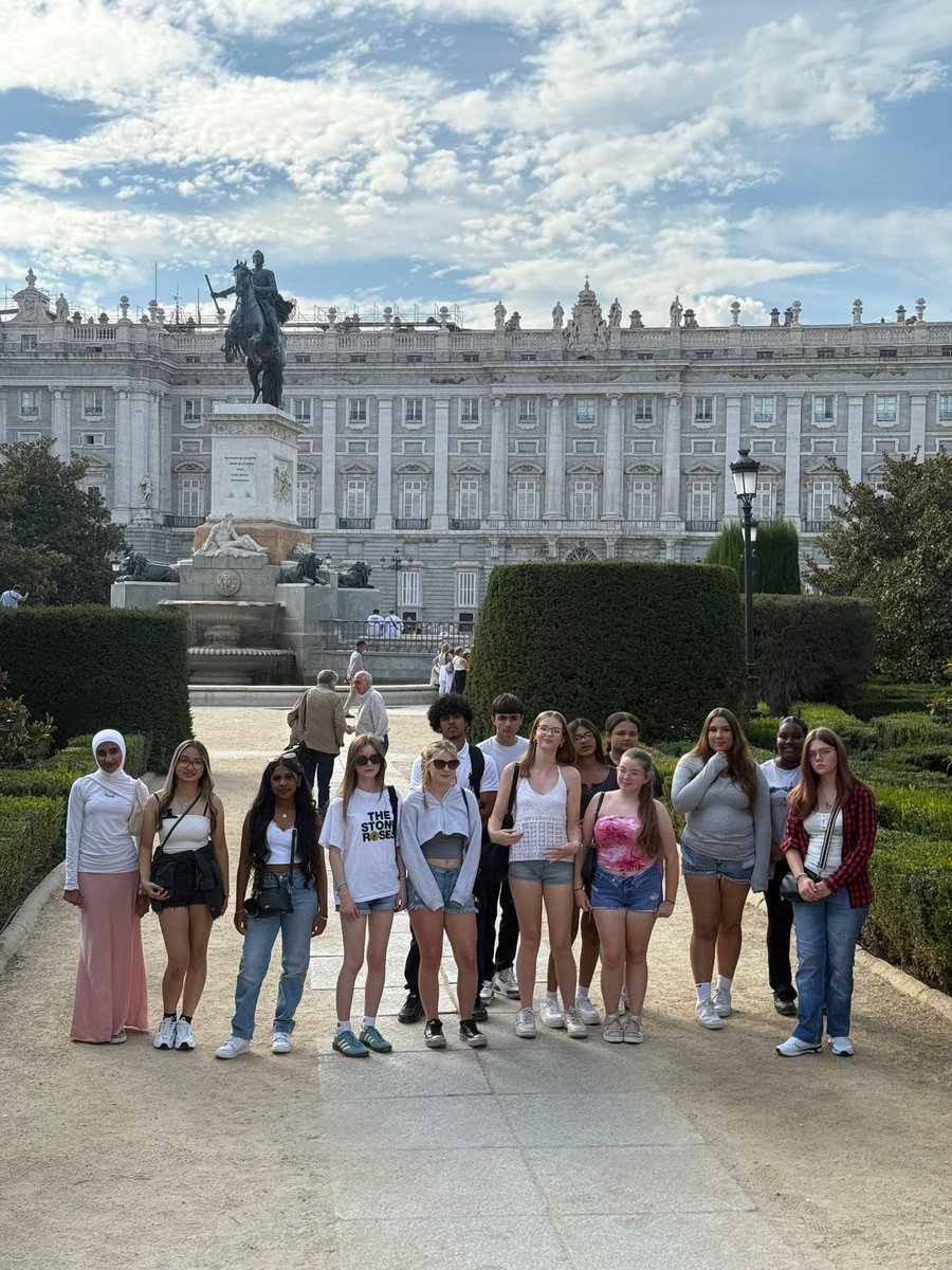 SpringwestA's tweet image. Soaking up the autumn sunshine! #madrid
