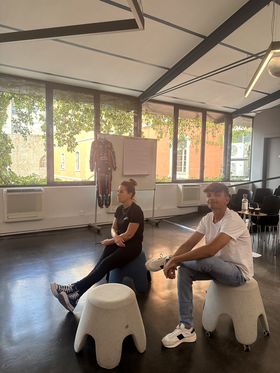 Con Sergi Pérez (corredor de rallys), Gemma Marco (psicóloga deportiva) y Claudia García (mecánica ETG racing) antes de la actividad-coloquio sobre el sector del motor #mercadolaboral #talentojoven #skills