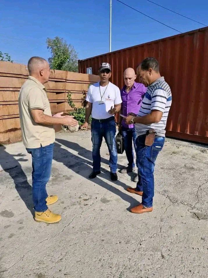 En TRANSCARGO, no solo movemos mercancías; conectamos mercados, cumplimos promesas y hacemos posible que los proyectos lleguen a su destino. Detrás de cada envío que gestionamos, no hay una sola persona, sino un equipo cuyo compromiso es nuestro activo más valioo