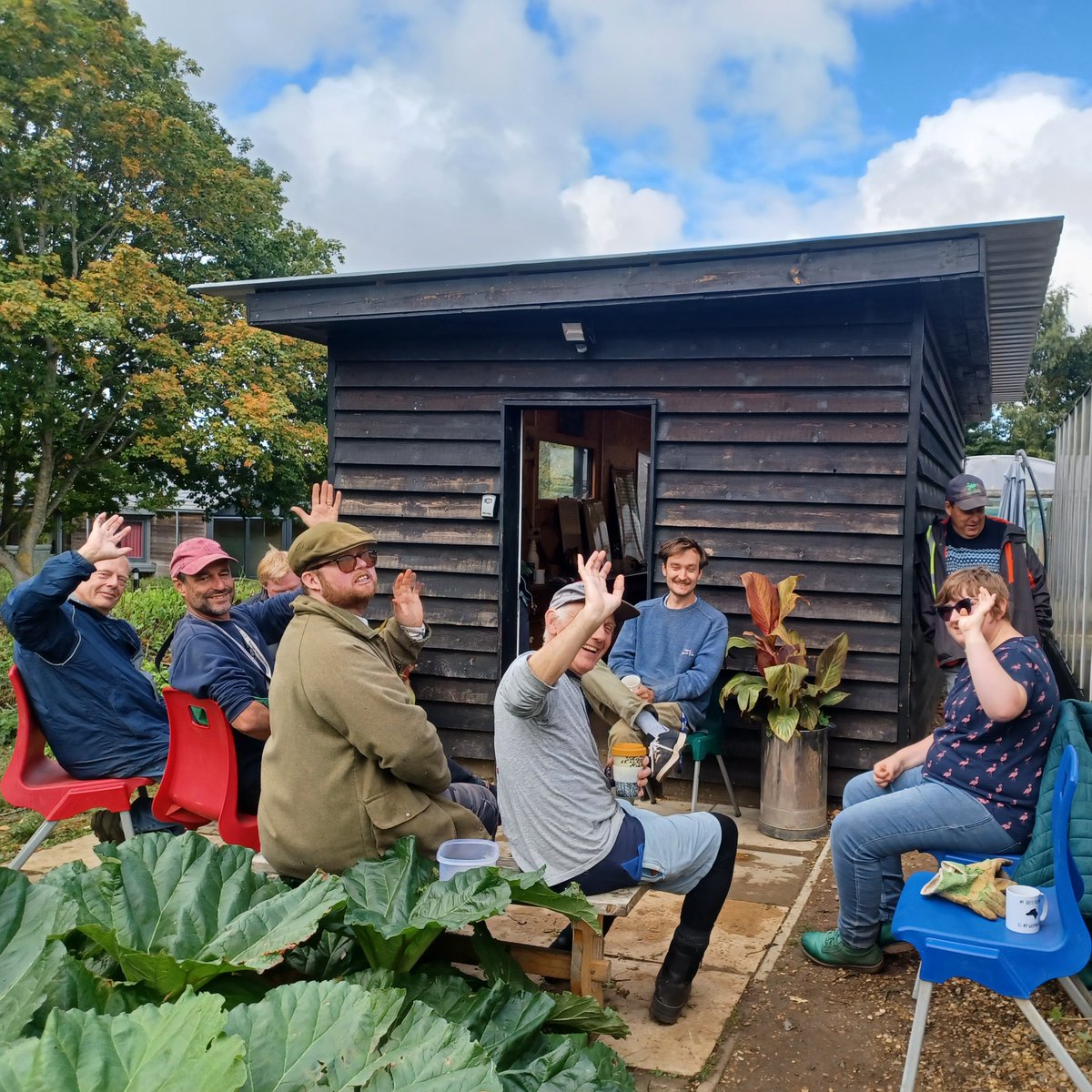 ThornageHall's tweet image. Our volunteers, biodynamic trainee, and staff have been working alongside our service users to clear out the aubergine plants and make space for winter kale in the polytunnel. 🥬

Nothing beats a well-earned tea break after a morning of hard work! ☕

#Biodynamics #ThornageHall