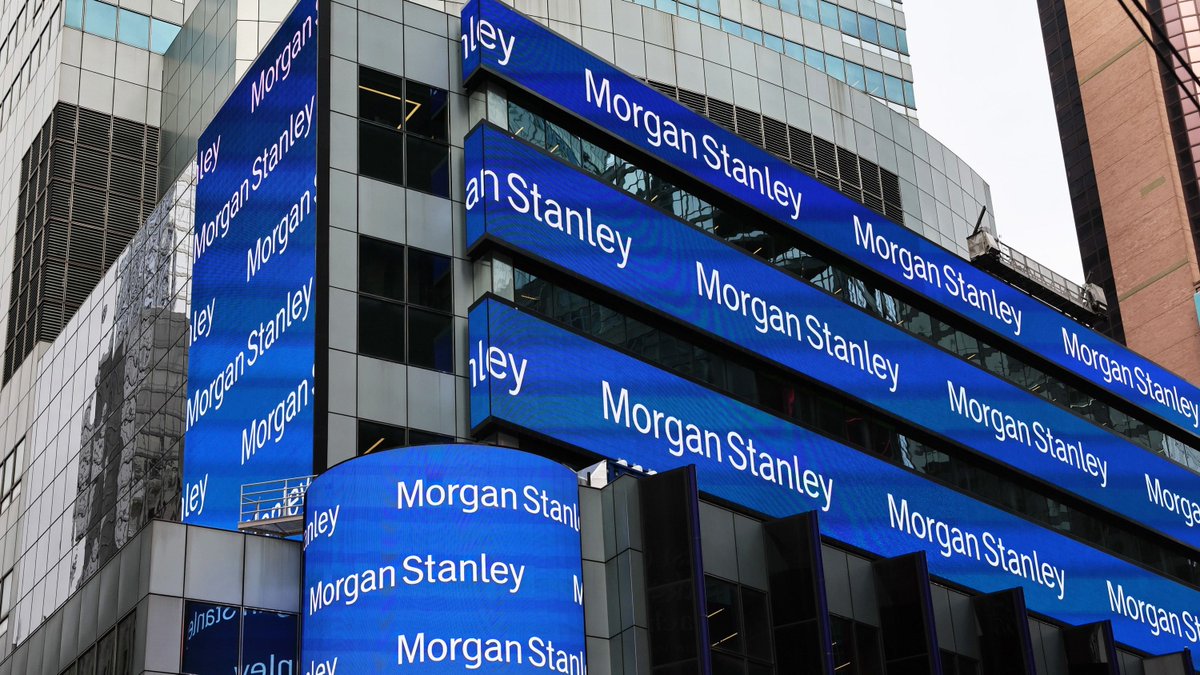 mcsquaredfi's tweet photo. Morgan Stanley now recommends up to 4% of portfolios in crypto.

→ 4% for aggressive investors
→ 2–3% for balanced portfolios
→ 0% for conservative ones

BlackRock & Fidelity suggest ~2%.
Grayscale & VanEck go higher, 5–6%.

Even 1% of global AUM shifting here = trillions in flows.
Crypto isn’t speculative anymore. It’s strategic.