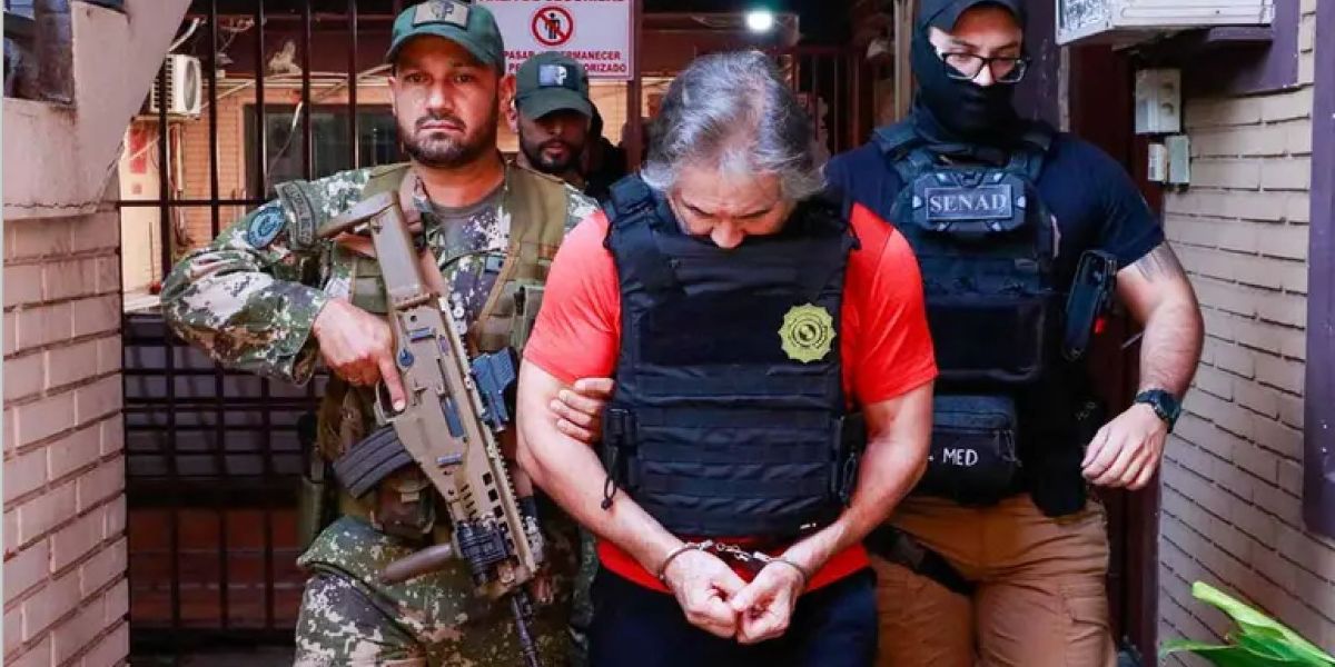 ruletarusa_mx's tweet image. El gobierno federal va por la #captura de 14 #mandos de la #LaBarredora, para desmantelar al grupo criminal. Al líder, Hernán Bermúdez Requena -hoy preso- le fue negado un amparo y enfrenta nuevos cargos. Su aliado, el senador Adán Augusto López aún campea cínicamente.