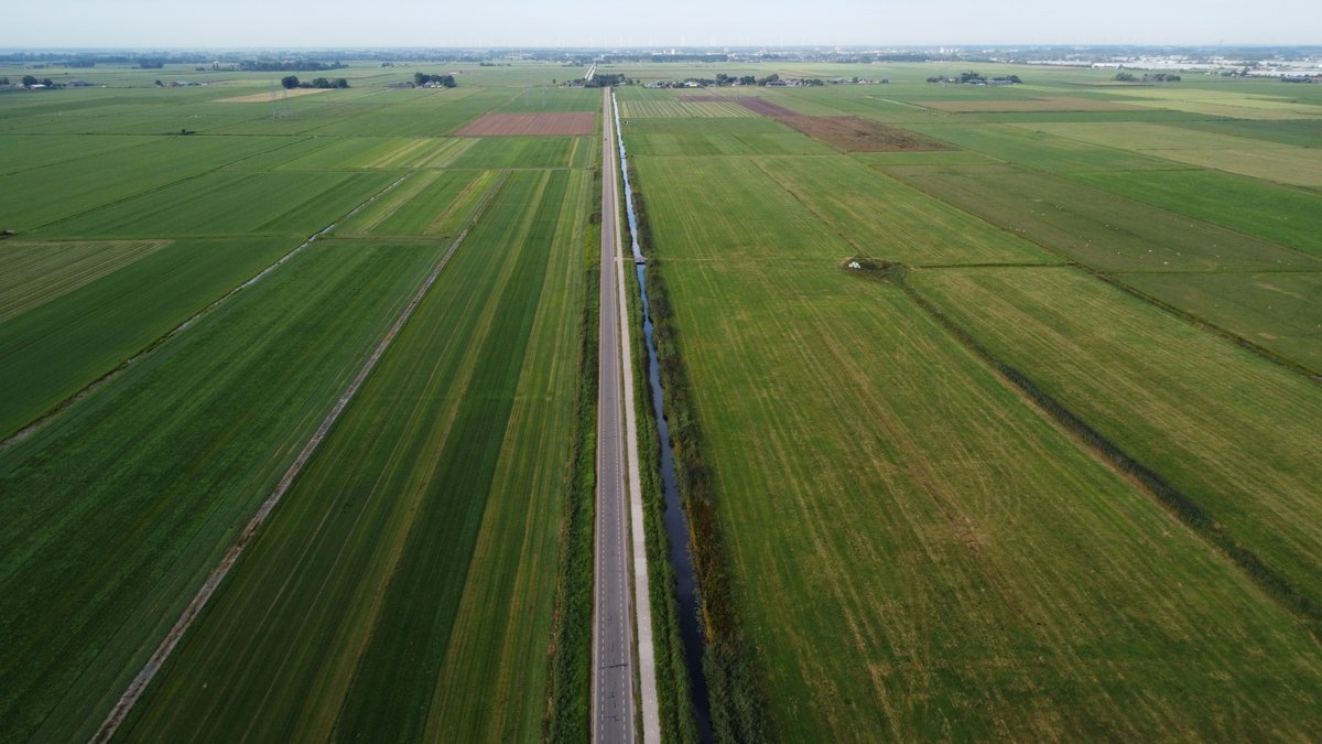 Weinig landschapselementen te bekennen in Polder #Mastenbroek, maar toch een enorm waardevol landschap. Historische patronen uit 1364 vormen het landschap vandaag de dag nog altijd. De vele terpen met landschapselementen maken dit landschap compleet.
