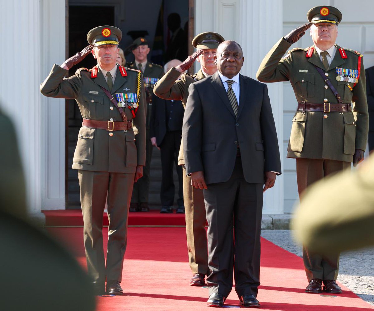 PresidencyZA's tweet photo. 🇿🇦His Excellency President @CyrilRamaphosa arrives at Áras an Uachtaráin and is received by 🇮🇪His Excellency President Michael D Higgins of Ireland and First Lady Sabina Higgins during Official Visit in Ireland.

#SAinIreland 🇿🇦🇮🇪
#BetterAfricaBetterWorld 🌍 https://t.co/DGSCIUGFFa