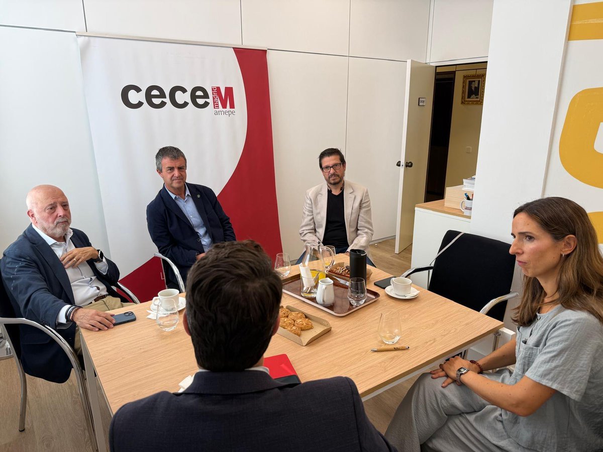 📌Hoy nos hemos reunido con miembros de <a href="/CECEMADRID/">CECE Madrid</a>, en una mañana provechosa donde hemos intercambiado ideas y opiniones sobre la educación madrileña.

#somosFSIE