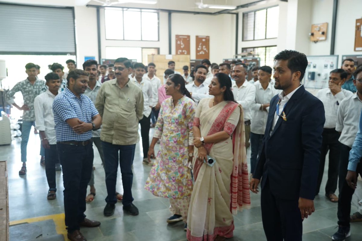 આજ રોજ જેતપુર પાવી તાલુકા સ્થિત આઈ.ટી.આઈ. ખાતે જિલ્લા પંચાયત પ્રમુખશ્રી અને ધારાસભ્યશ્રી સાથે  હાજર રહી તમામ વર્કશોપની મુલાકાત લઈ વિદ્યાર્થીઓના ઈનોવેશન અંગે જાણકારી મેળવી.<a href="/CMOGuj/">CMO Gujarat</a> <a href="/collectorcu/">Collector Chhotaudepur</a> <a href="/infocugog/">Info ChhotaUdepur GoG</a> <a href="/JayantiRavi/">Jayanti Ravi</a> <a href="/SDMChhotaudepur/">ASSISTANT COLLECTOR & SDM Chhotaudepur</a> <a href="/revenuegujarat/">Revenue Dep. Gujarat</a>