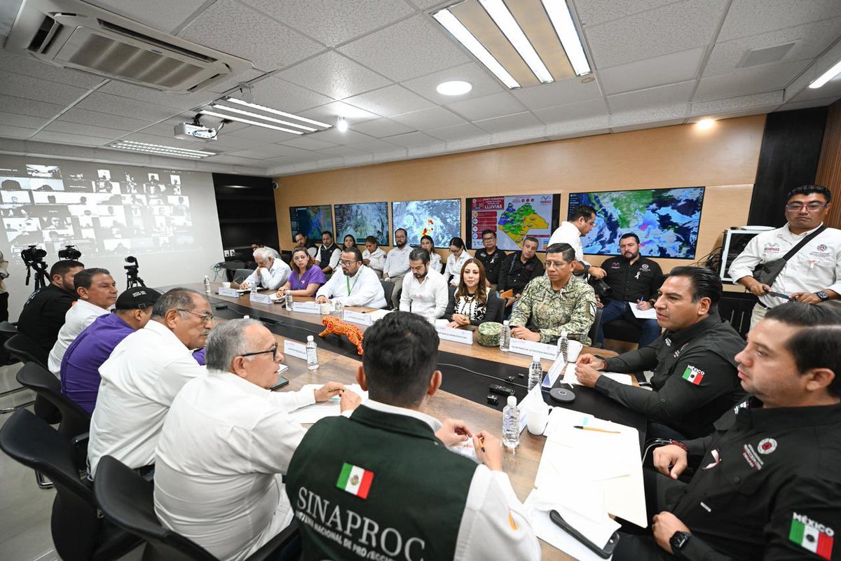Desde Protección Civil, estamos realizando la quinta sesión del Comité Estatal de Emergencias para coordinar acciones que garanticen la seguridad de la población. Hasta el momento, 20 municipios han sido afectados por las lluvias y más de 157 mil habitantes se encuentran sin