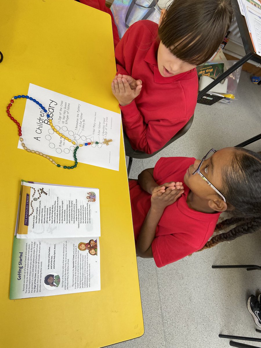 stwilfshulme's tweet image. Chaplaincy sharing their knowledge about the Rosary @RCSalfordEd