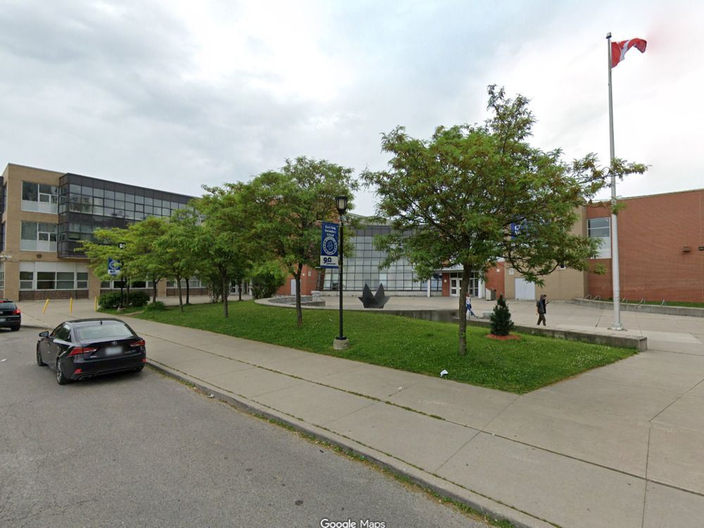 Toronto school that played O Canada in Arabic on October 7 gets a lashing from the Education Minister nationalpost.com/news/canada/to…