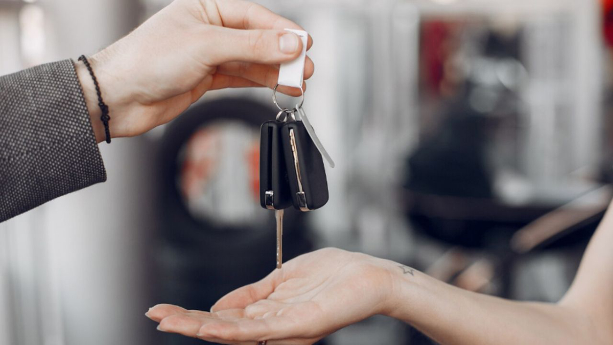 El  mercado de coches de segunda mano en España sigue experimentando un crecimiento imparable. Este artículo ofrece consejos prácticos para  elegir el mejor coche de segunda mano. #coches #segundamano #usados #seminuevos bit.ly/4ogqbBf