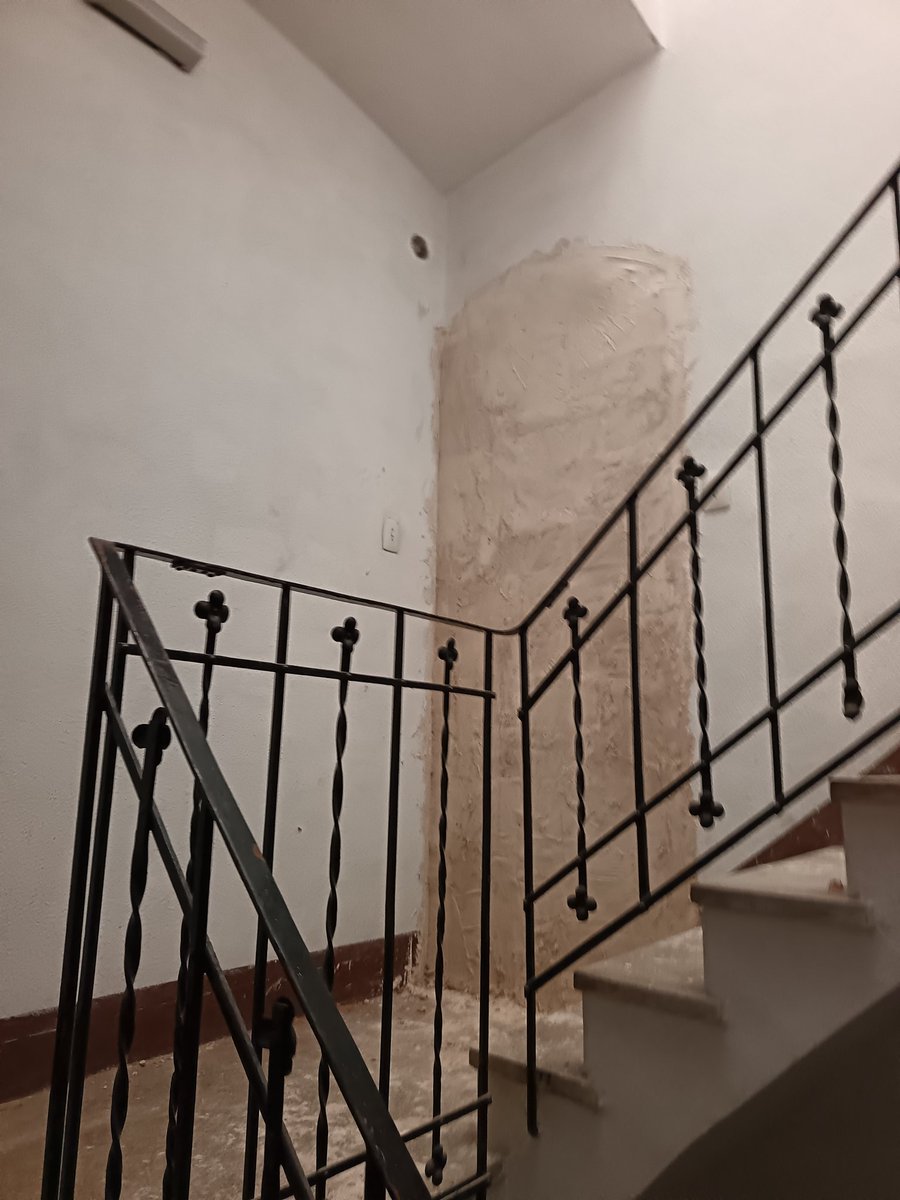 hola porte notícies molt molt tristes 
emili baro 14 tercer pis sense ascensor ja no existeix
han tapiat la porta