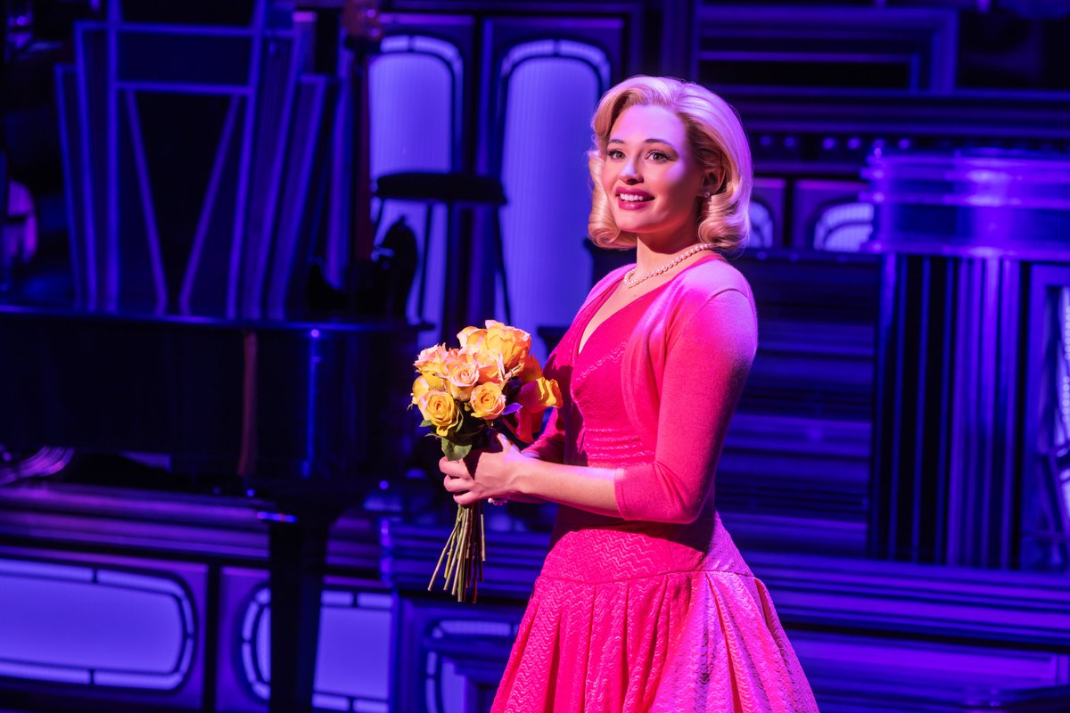 Just in time for their first performance together — here’s your first look at Sarah Hyland and Sadie Dickerson! 💙 #JustInTimeBway