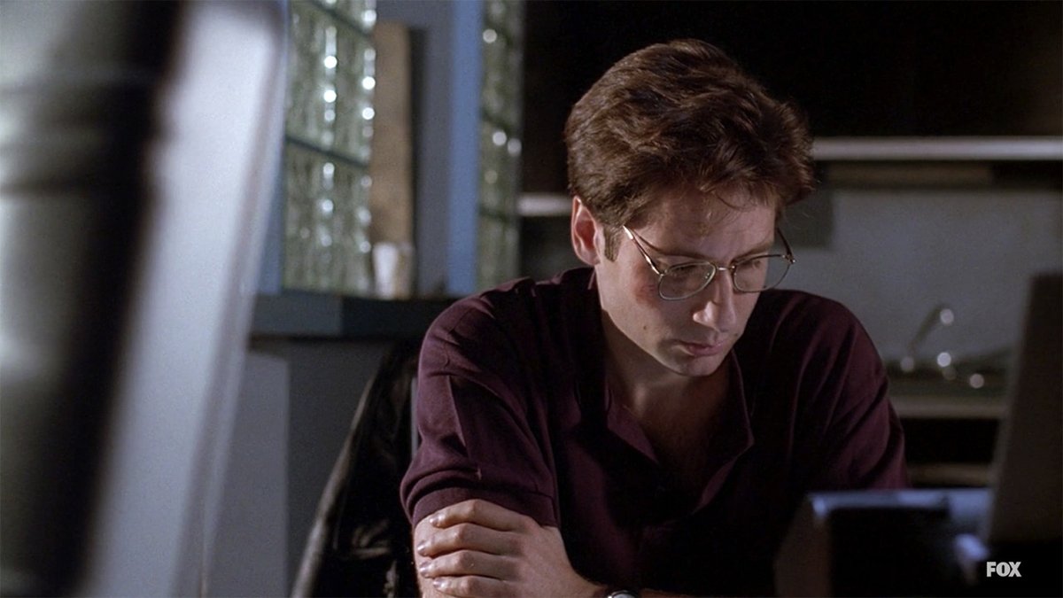 BowtiedWhouffle's tweet image. Mulder wearing glasses appreciation tweet