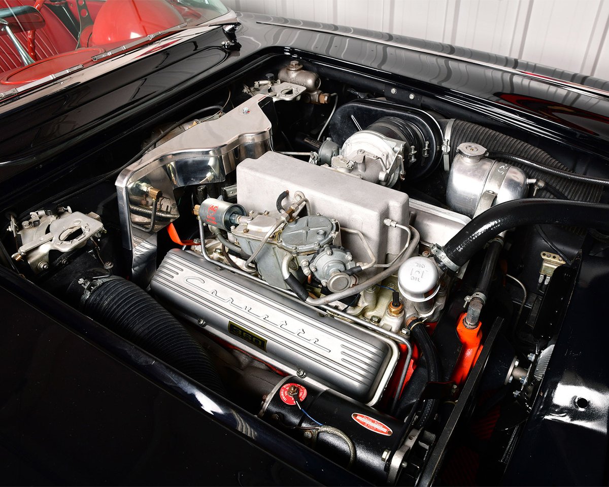 Barrett_Jackson's tweet image. Top up or top down? This 1962 @Chevrolet #Corvette 327/360 convertible is a timeless icon. Powered by its correct 327/360hp fuel-injected #V8 and 4-speed manual transmission, this beauty commands attention.

Learn more: bit.ly/AZ25TW-1962Che…