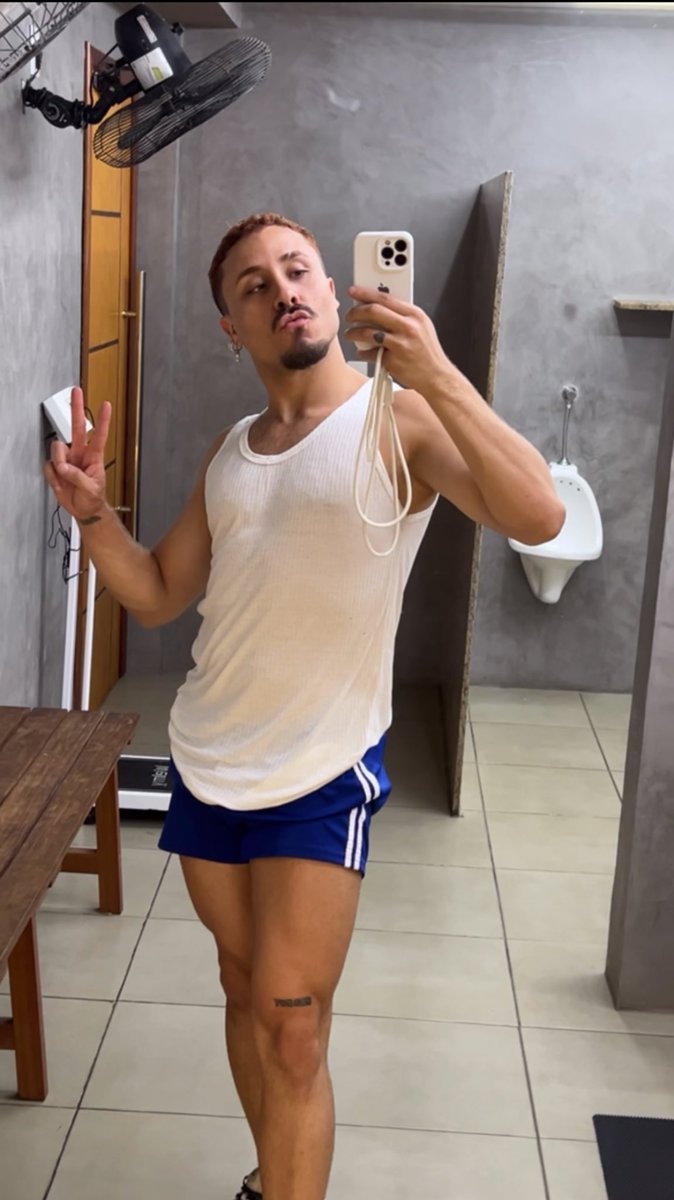 dinnizeu's tweet image. O mesmo biquinho de sempre 💋