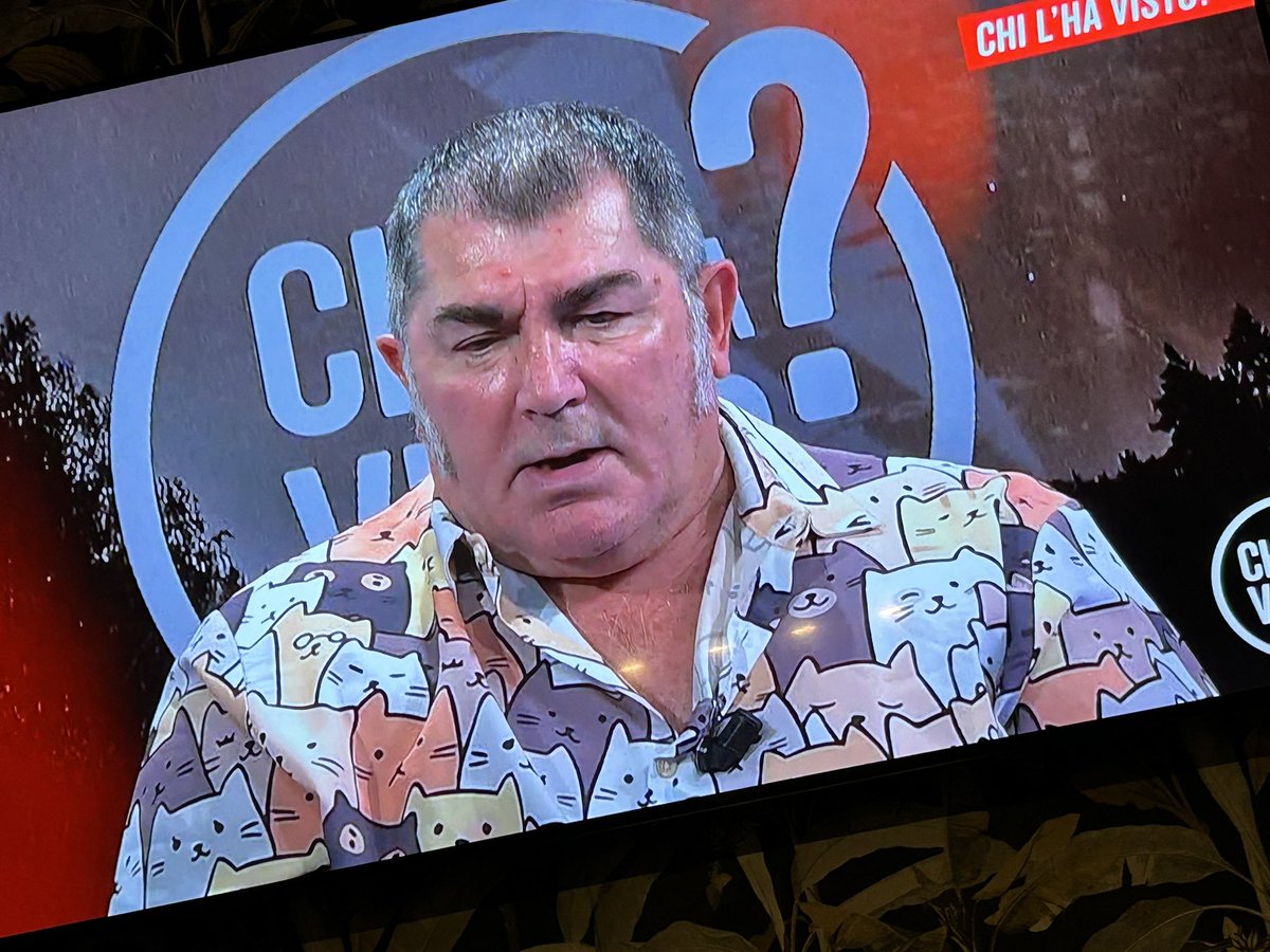 perryjoshifer's tweet photo. So che non è molto opportuno visto il tenore della discussione ma AMO quella camicia #chilhavisto https://t.co/IHmeAdHnmL