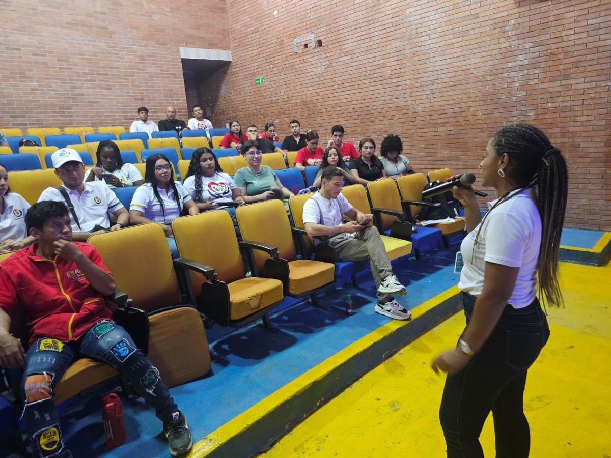 JanethSaldarri's tweet photo. @ElOIRdelaRegion @UNAD_ZOCC Jóvenes candidatos al CMJ y líderes juveniles contaron cómo el CIPAS junto a la UNAD fue una oportunidad para crecer, ser escuchados y fortalecer su liderazgo.#Registraduría #ConsejosMunicipalesdeJuventud #JóvenesUNAD https://t.co/fthcZCmJoD