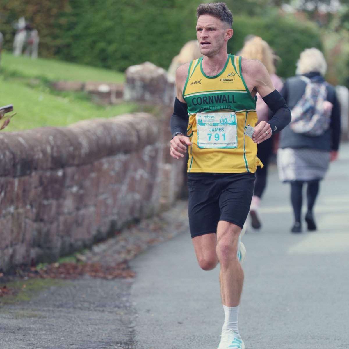 The hamstring tendinitis is still lingering but the urge for some easy jogging is so tempting. 3 days post marathon and the legs do feel pretty good…
.
#JogSlowRaceFast #UkRunChat 🙃