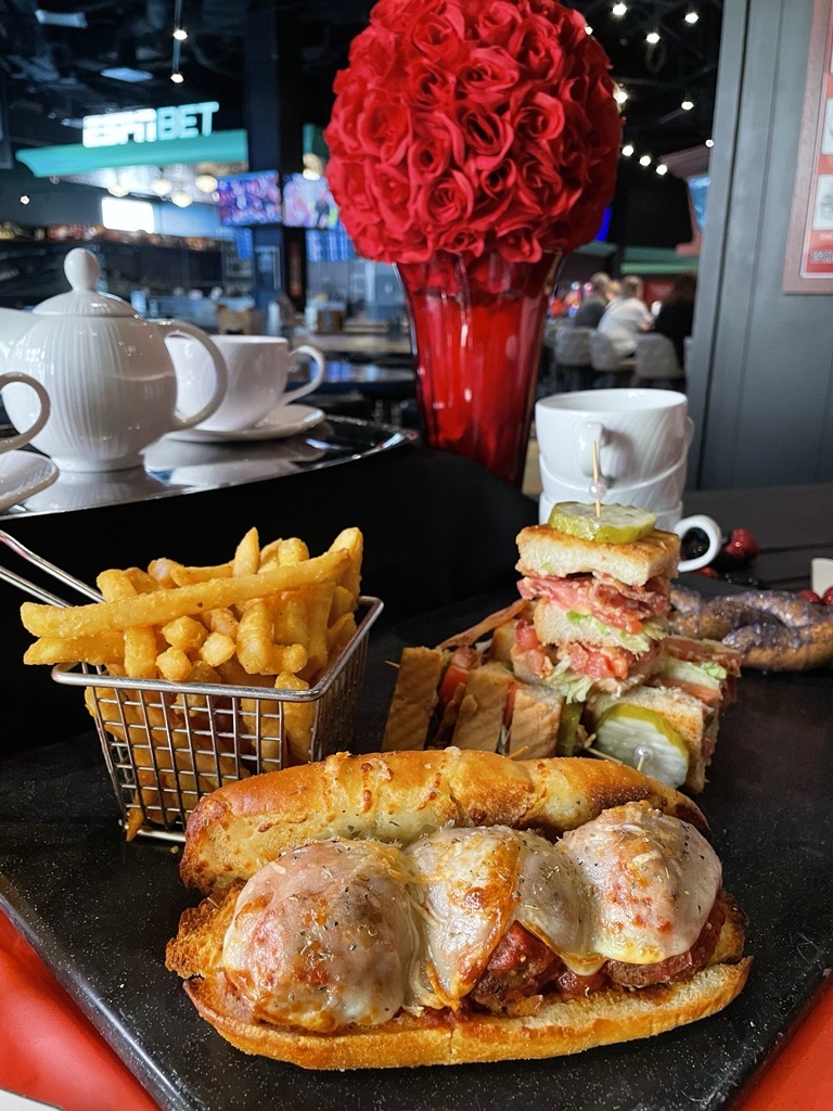 HollywoodIND's tweet photo. Some SPOOKY good deals have arrived in Final Cut &amp; Sportsbook! 🎃👻💀
Come into Hollywood Casino for some HOLLYWEEN food &amp; drink specials all October long! https://t.co/M7uQ2s7U2r