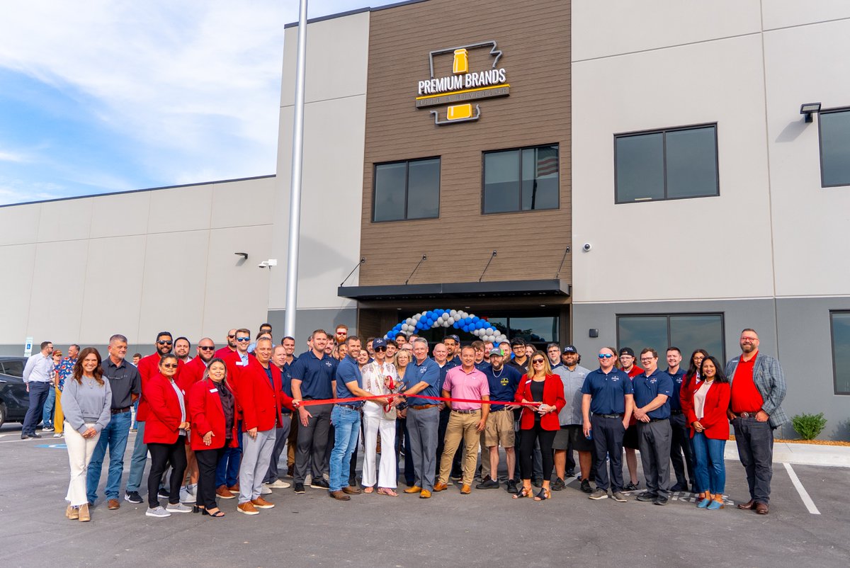 SpringdaleCofC's tweet image. 🎉 Premium Brands NWA Opens New Headquarters in Springdale! 🎉
Located in the industrial district in northeast Springdale, the beverage distributor’s state-of-the-art, 117,500-square-foot headquarters marks an exciting step forward for the company and our business community.