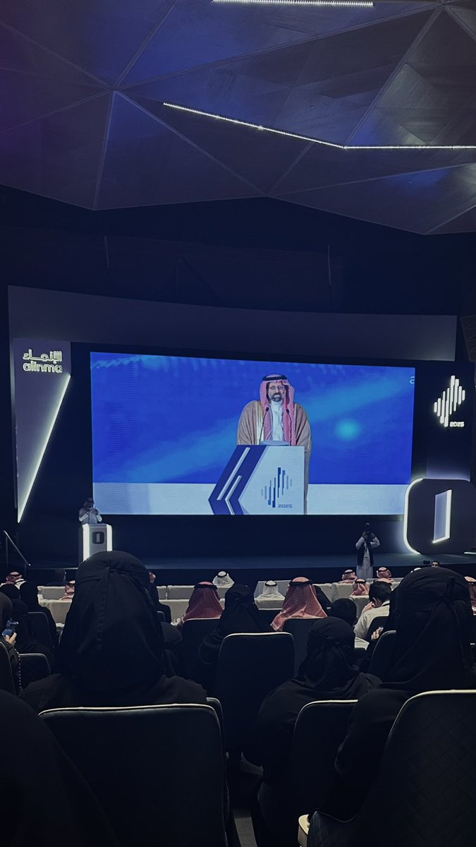 uex_0's tweet photo. يوم جميل في ملتقى الأكاديمية المالية 💙💵

 #ملتقى_الأكاديمية_المالية https://t.co/frjRwYrQL4