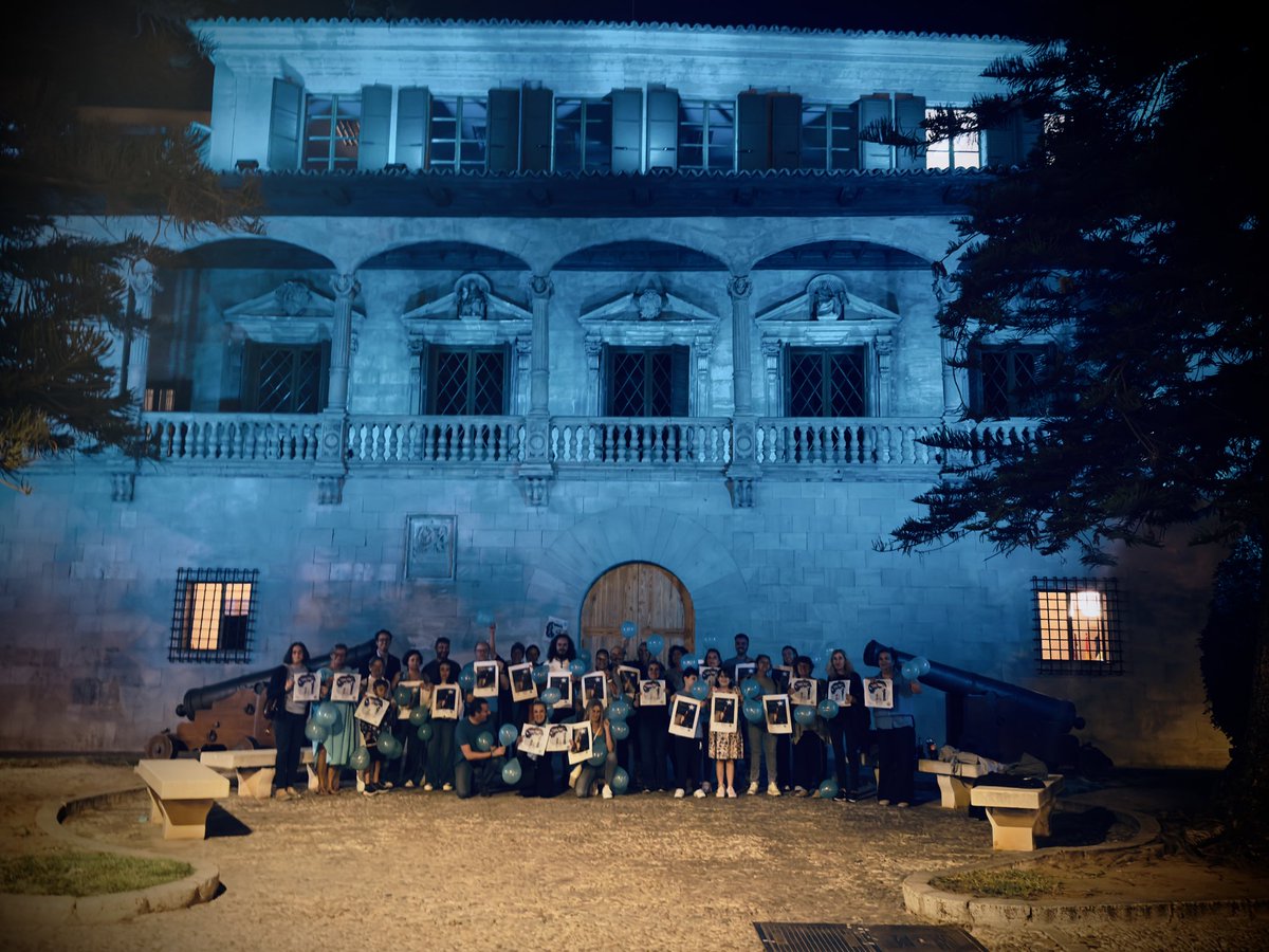 Consolat de Mar (@elconsolat) on Twitter photo ✨ El Consolat s’il·lumina de blau turquesa 💙
Avui, la seu del <a href="/goib/">Govern de les Illes Balears</a> —la casa de tothom— s’encén per visibilitzar la unió de tots amb les persones que conviuen amb la dislèxia i amb totes les famílies que les acompanyen cada dia.
#UnidosPorLaDislexia #DíaInternacionalDislexia ✨ El Consolat s’il·lumina de blau turquesa 💙
Avui, la seu del <a href="/goib/">Govern de les Illes Balears</a> —la casa de tothom— s’encén per visibilitzar la unió de tots amb les persones que conviuen amb la dislèxia i amb totes les famílies que les acompanyen cada dia.
#UnidosPorLaDislexia #DíaInternacionalDislexia