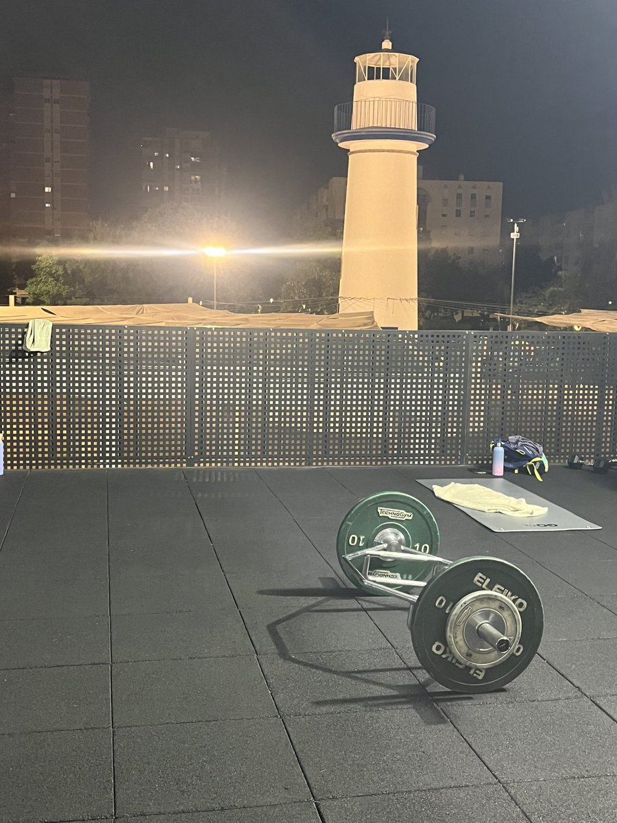 He aquí una pony a estas horas.