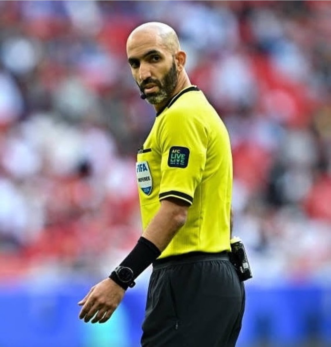 BolaBolaAja's tweet image. Maaf yaa pak Wasit kita curiga duluan karena trauma, tapi lu hari ini fair banget keputusan nya.

Bayangin lu dikasih Wasit fair tapi pelatih lu Patrick Kluivert 🙂

Halo Pak Arya Pak Erick Thohir mau gimmick apalagi🫣