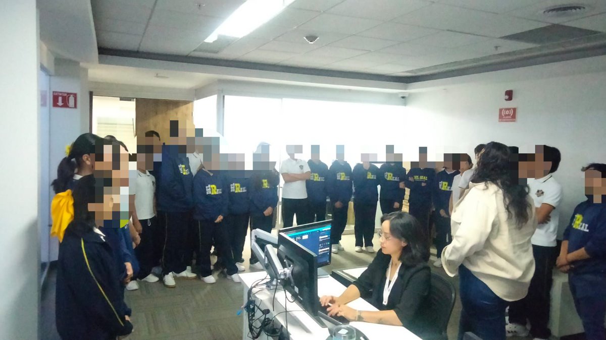 sspdgo's tweet image. #DurangoRenace Alumnos del Colegio Real de Durango, Dgo., visitan el C5 de la Secretaría de Seguridad Pública. Conocen el trabajo de video vigilancia, monitoreo y atención de emergencias por parte de corporaciones de los tres niveles de gobierno #SSPDgo