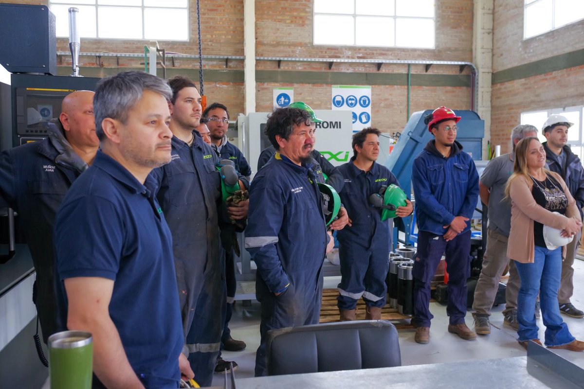 julietacorroza's tweet photo. También estuvimos en la empresa Zoxi, donde conocimos de primera mano la fabricación de productos únicos en el país y en Latinoamérica, para la industria del gas y petróleo. La #Neuquinidad es un Estado presente que acompaña y potencia el desarrollo del sector privado. Porque si a Neuquén le va bien, le va bien al país.