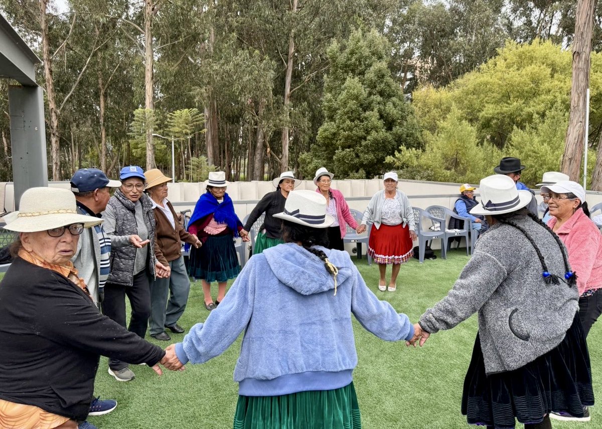 Adultos mayores de Victoria del Portete visitaron nuestro Centro de Cuidado del Adulto Mayor.
Compartieron una mañana de alegría, actividades físicas y tradiciones que fortalecen el envejecimiento activo y la unión entre comunidades. 🌿👵👴

<a href="/czamoramatute/">Cristian Zamora M</a> 
<a href="/MunicipioCuenca/">Municipio Cuenca</a>