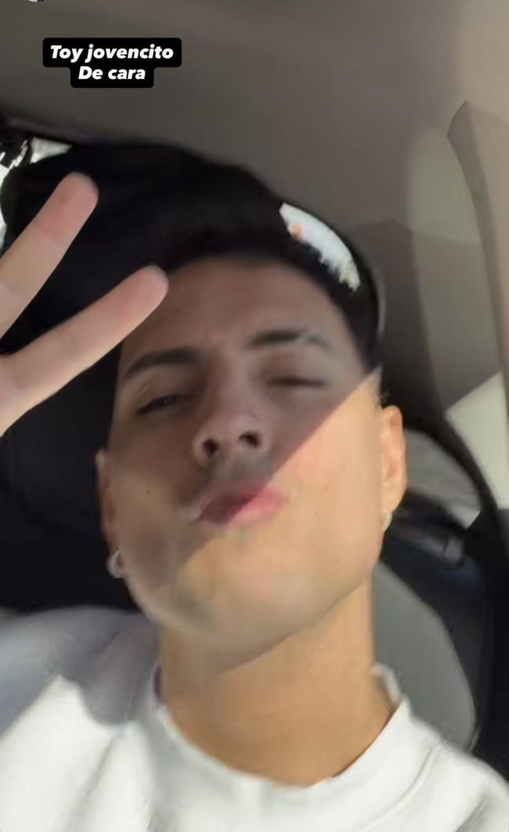 Coscu_Splinter's tweet image. ✈️ Perdió el vuelo por jugar una última ranked pero se vuelve a 🇦🇷ARG para AGS🕺🏻.

🇨🇱Adiós chile o vuelve pronto?

✅Según él está jovencito de cara (coincido)

💋😘 Tira besito el loco al final beboteando para todos y todas

#coscuarmy #instagramhistories  @Martinpdisalvo