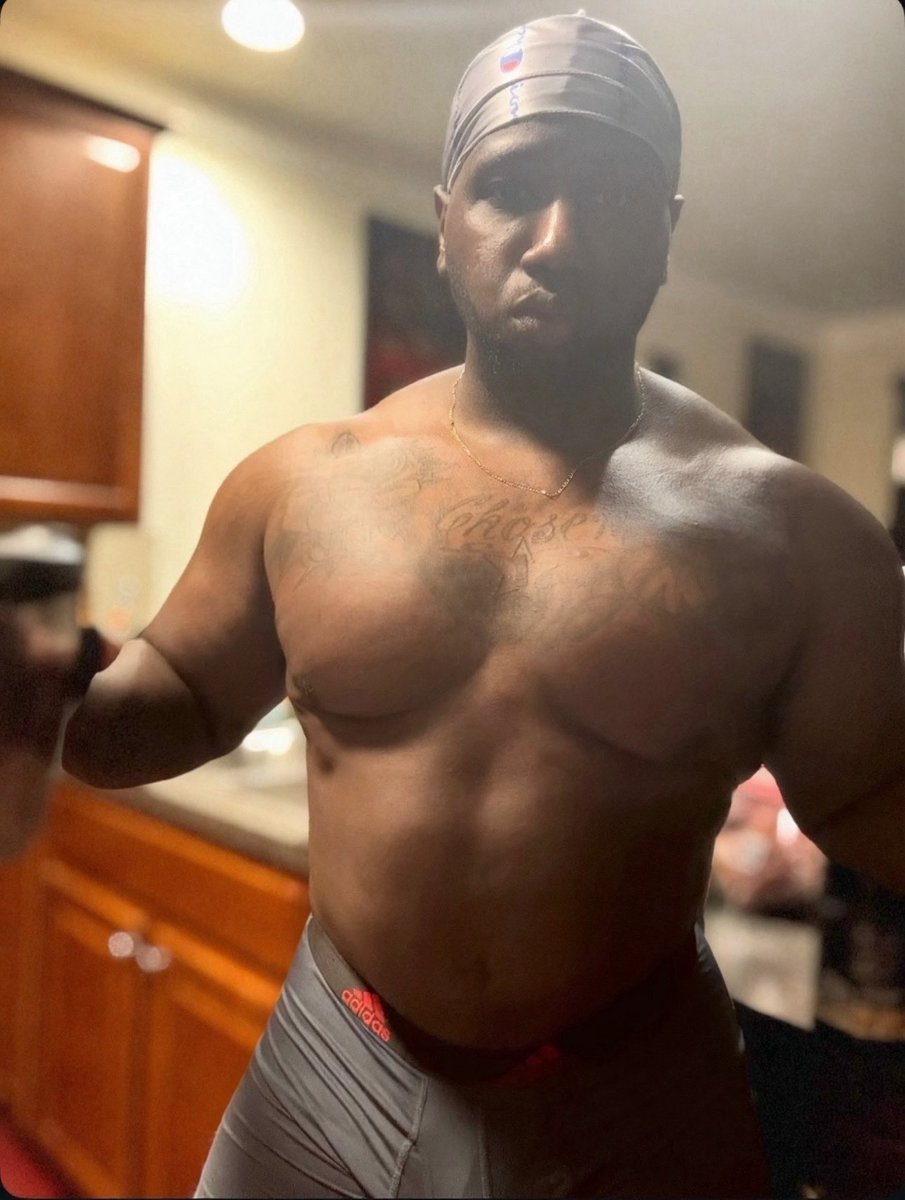 theechoosen1's tweet photo. “Better pop your shit because I’m out here poppin mine”                                                                    #BodyGoals#  #Tatted #Fitness #GymRat #AdidasFlex  #PostWorkoutPresence #photooftheday #lifestyle #blessed #beard #blackexcellence✊🏾 #blackmen https://t.co/bDNXRmiBhz