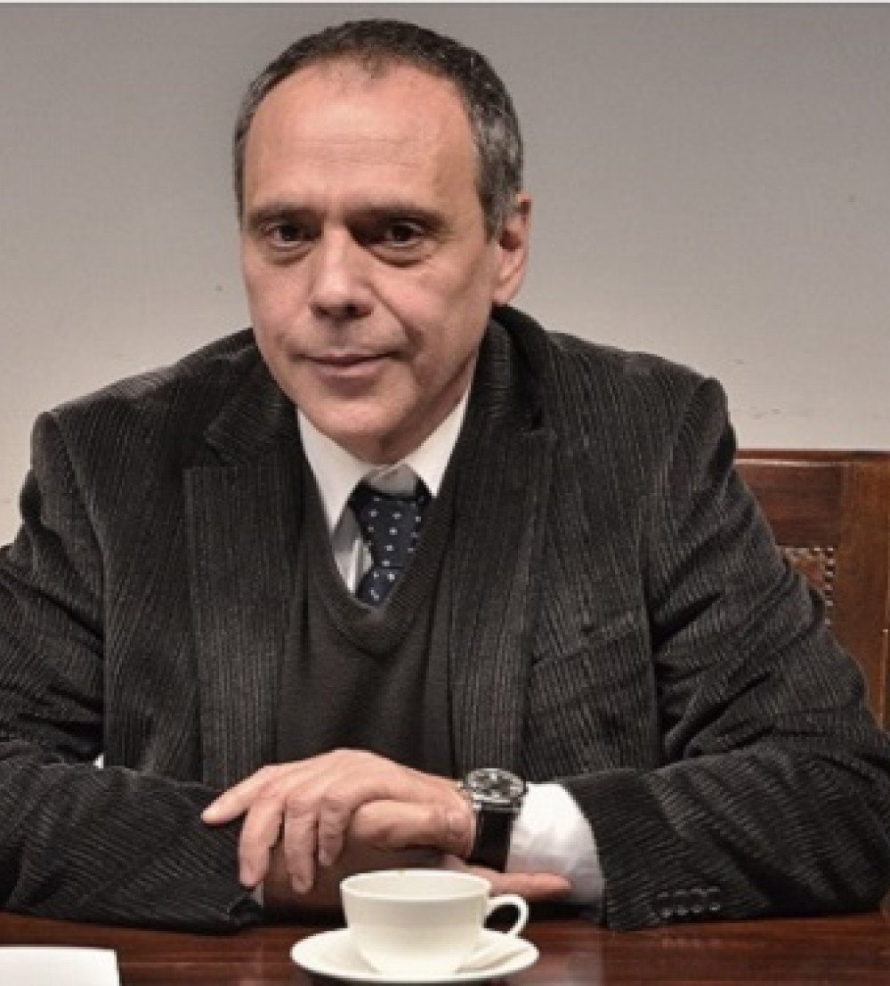 Semana de anuncio del Nobel de Literatura. Uno de mis candidatos es alguien que ha usado el silencio de la poesía para que muy pocos apuesten por él para ganarlo.