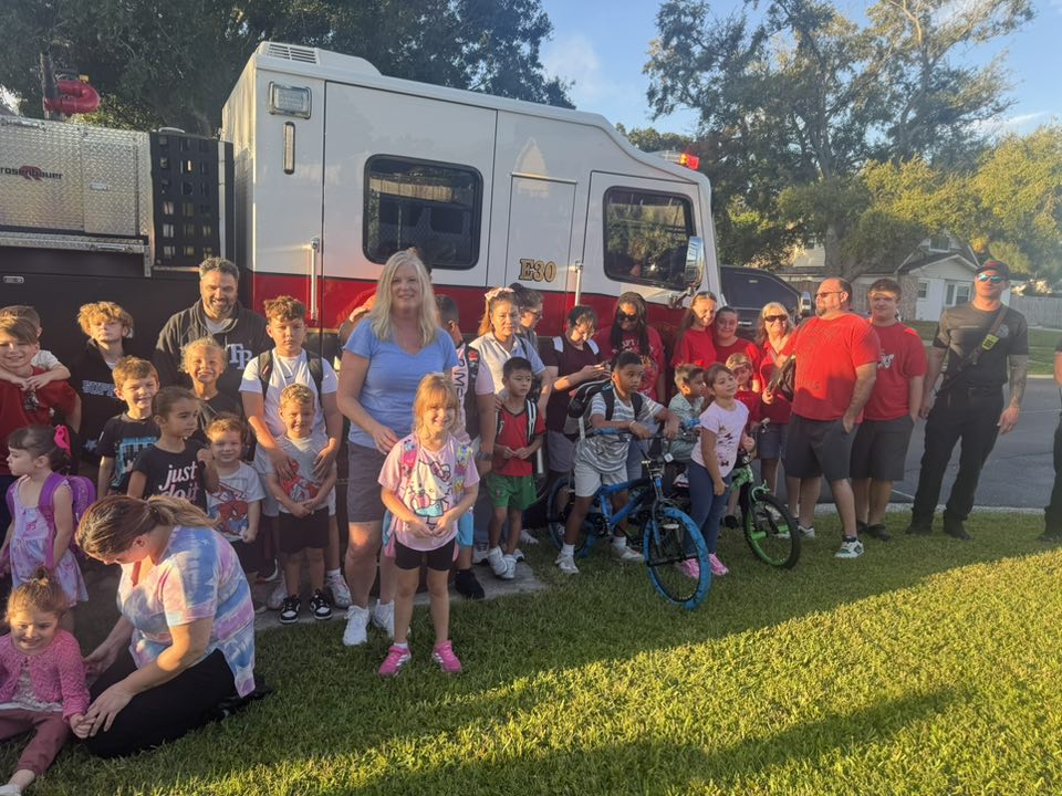 my_pcs's tweet image. Today is #NationalWalkToSchoolDay, and our schools went all out! 👏 This event is meant to share the importance of safe, walkable routes to school and encourage children to be more active. Thank you to everyone who helped our students get to school safely! #PCSProud