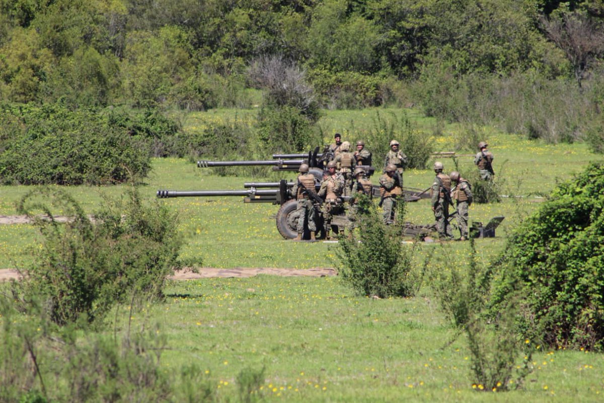 El Centro de Entrenamiento de Artillería (CEART) llevó a cabo una asistencia dirigida al personal de la <a href="/IiChile/">II División Motorizada del Ejército de Chile</a> en el Campo de #InstrucciónyEntrenamiento General Bari, permitiendo a los participantes perfeccionar sus conocimientos y destrezas técnicas en observación, central de