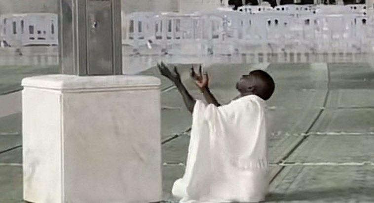 لا ضاقت الدنيا ولا حولك دروب 
الحل عند الله يدلك وتلقـاه

تشكي لـ ربك مثل ما قال يعقوب
انا اشكي بثي وحزني الى الله