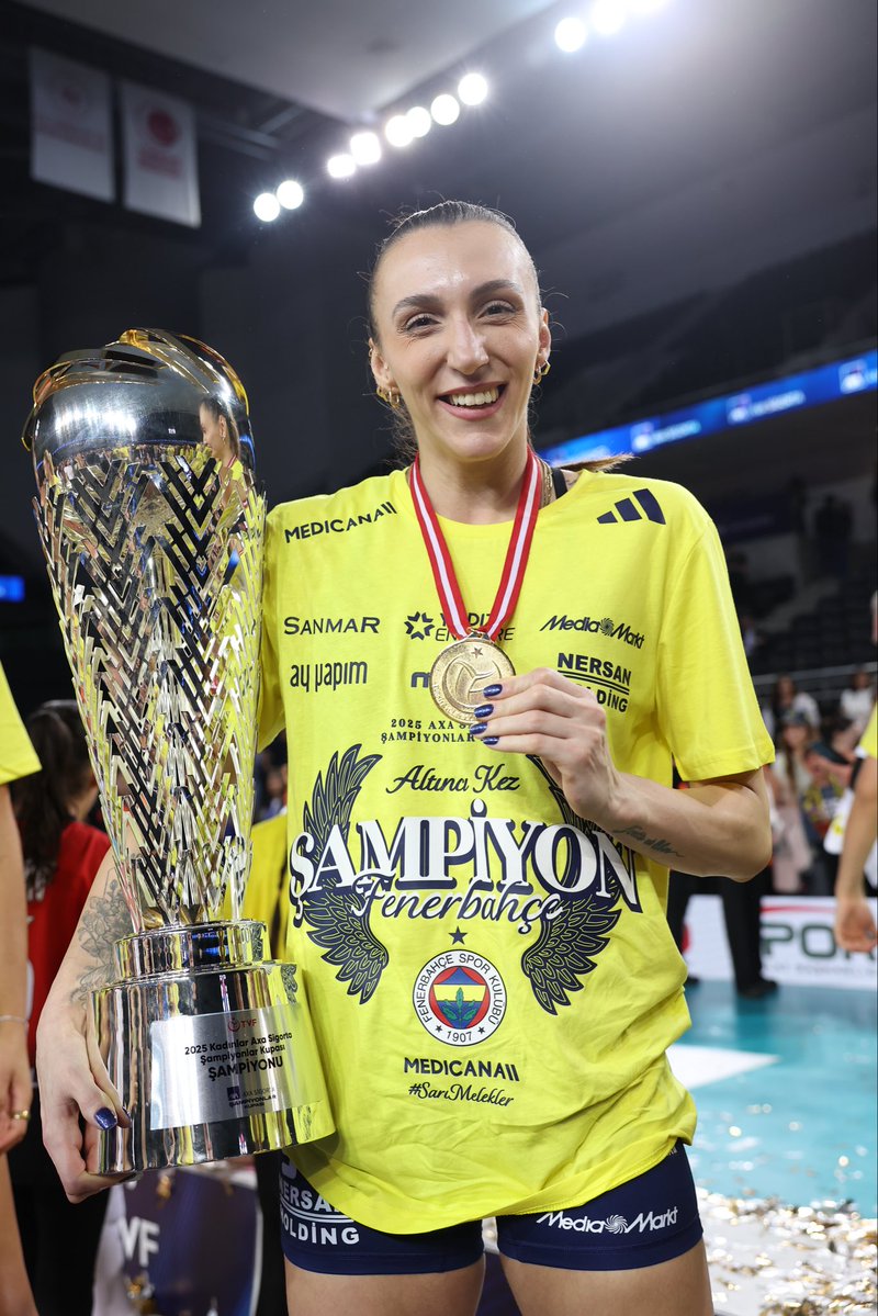 FBvoleybol's tweet image. 🏆💛💙

#SarıMelekler