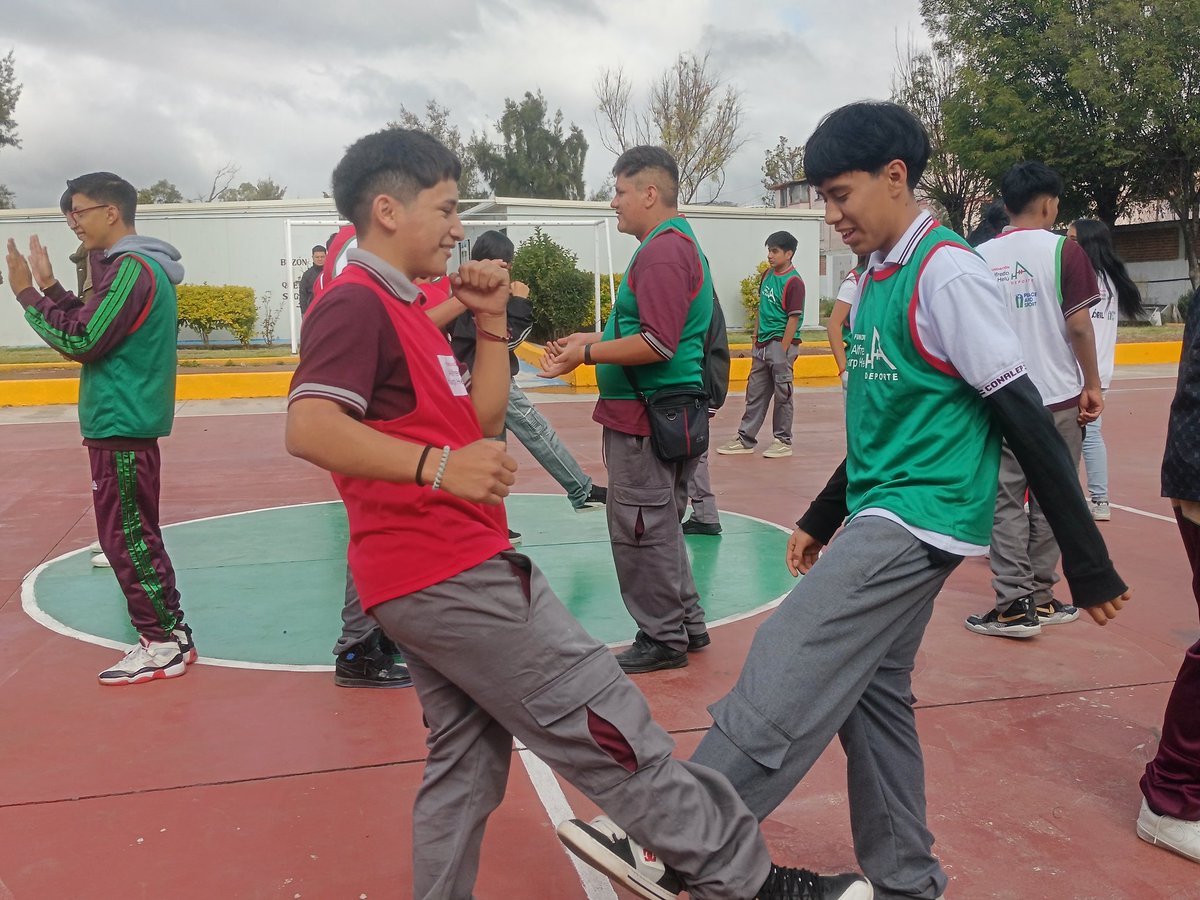 sbrsusana's tweet photo. La @FAHHdeporte da seguimiento a los alumnos del primer semestre del Conalep Valle de Aragón, Ecatepec de Morelos, Edo. Mex., con la estrategia "Kickboxing" que incorpora diversos movimientos, como puñetazos y patadas que requieren mucha energía y esfuerzo... (1/2) https://t.co/AzlmNvCfCc