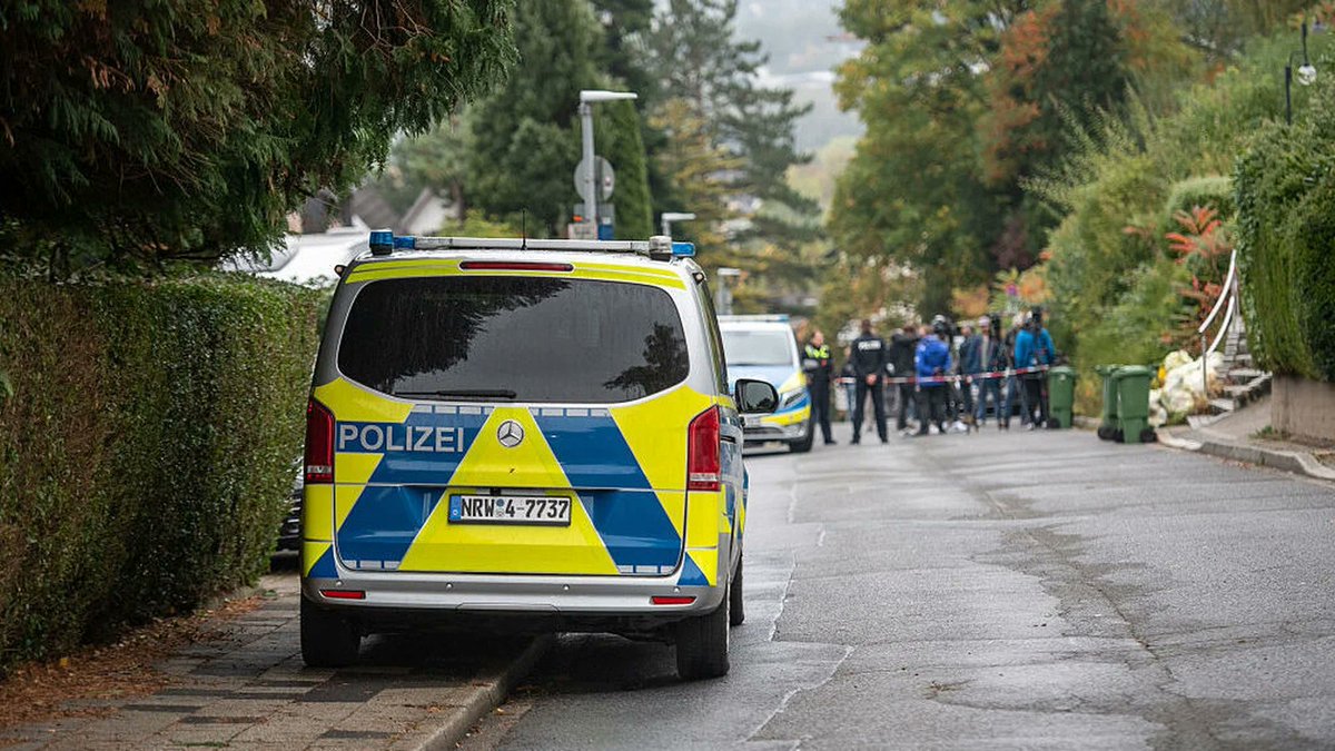 axadletm's tweet image. German mayor found stabbed in apartment; police investigate#World #apartment #German #investigate #mayor #police #stabbed
tinyurl.com/2yclko45