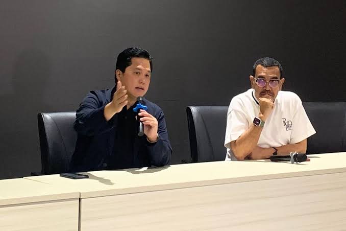 jhonsitorus_19's tweet photo. Orang paling bertanggungjawab atas BOBROKNYA Timnas hari ini

Erick Thohir dan Arya Sinulingga

Mamam tuh formasi kepelatihan terbaik...cuihhhh 🤮 https://t.co/eyJEuLFcJU