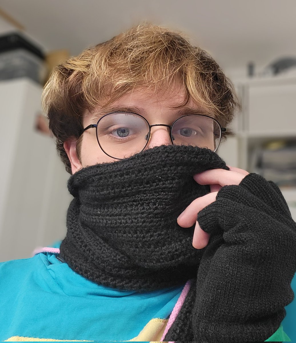 SchilonKeiy's tweet image. 🐢IRL vs Vtuber🍉

Fühlt euch nicht gepressured, beim Trend mitzumachen, nur weil die Anderen es machen 🫶

(Ich trau mich jetzt auch mal. Maybe lösch ich das später oderso qwq
Und ye hab extra dafür mein #Polaris2025 Outfit angezogen xD)
#vtuber #gervtuber