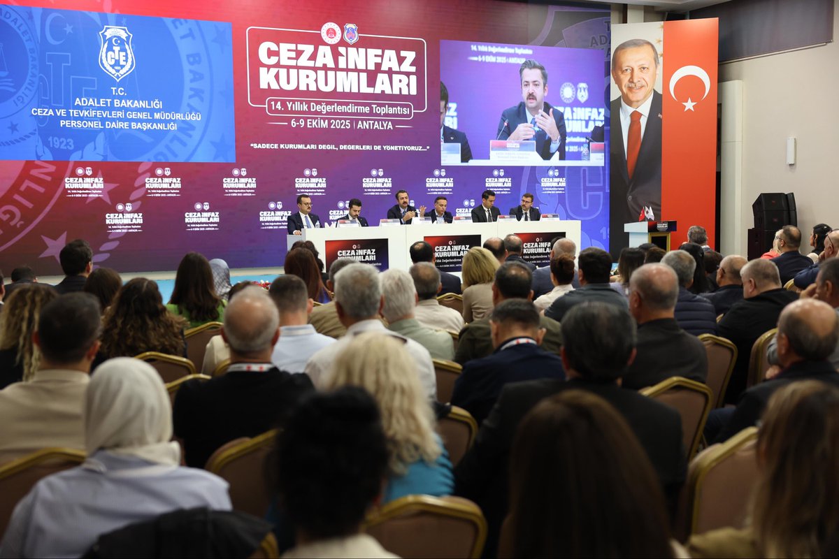 fserkang's tweet image. 📍 Antalya

Ceza İnfaz Kurumları Yıllık Değerlendirme Toplantısında Personel Daire Başkanlığı olarak yıllık değerlendirmelerimizi ceza infaz kurumu müdürlerimizle paylaştık. 

Merkez-Taşra birlikteliğinin somutlaştığı değerlendirme toplantılarımızın yönetim süreçlerine faydalı…