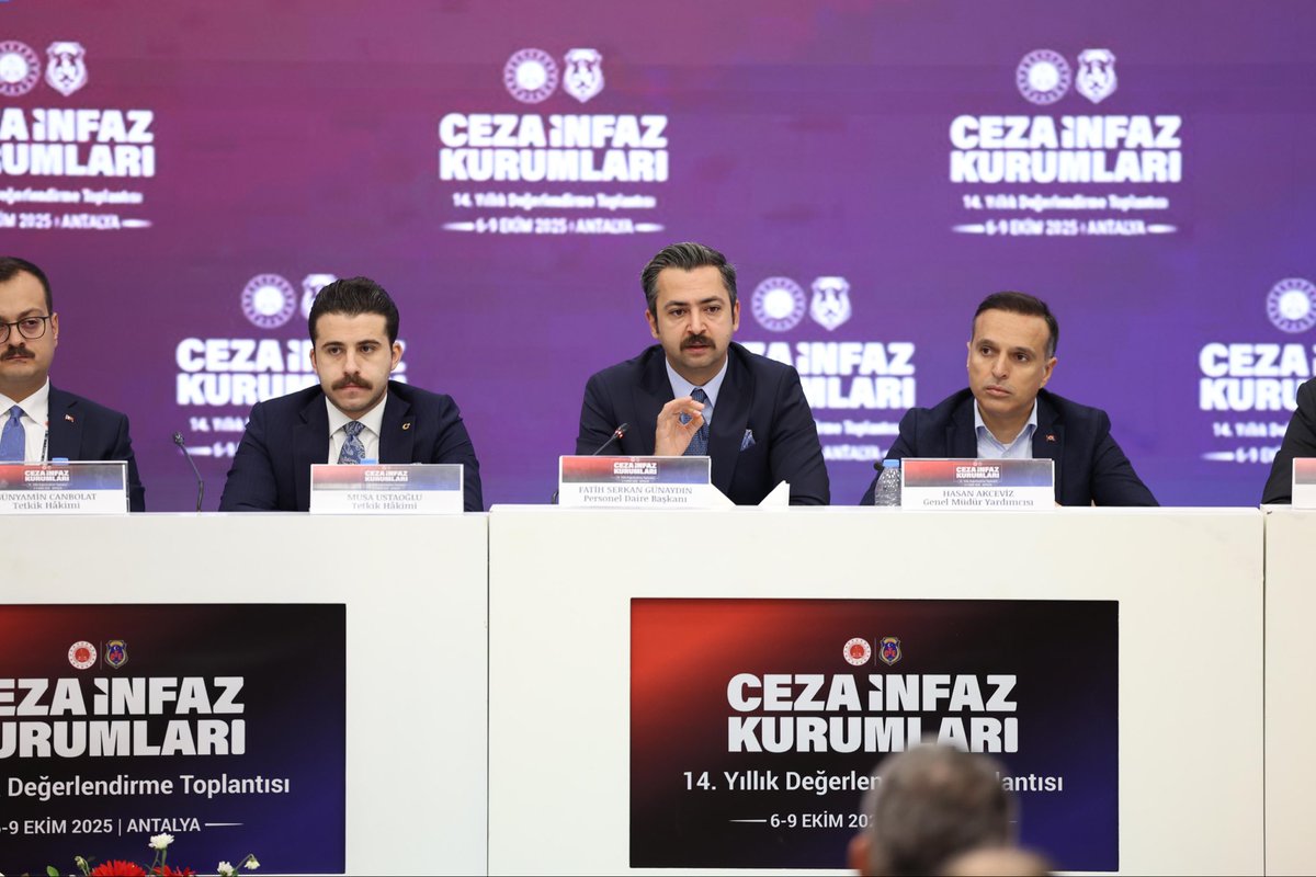 fserkang's tweet image. 📍 Antalya

Ceza İnfaz Kurumları Yıllık Değerlendirme Toplantısında Personel Daire Başkanlığı olarak yıllık değerlendirmelerimizi ceza infaz kurumu müdürlerimizle paylaştık. 

Merkez-Taşra birlikteliğinin somutlaştığı değerlendirme toplantılarımızın yönetim süreçlerine faydalı…