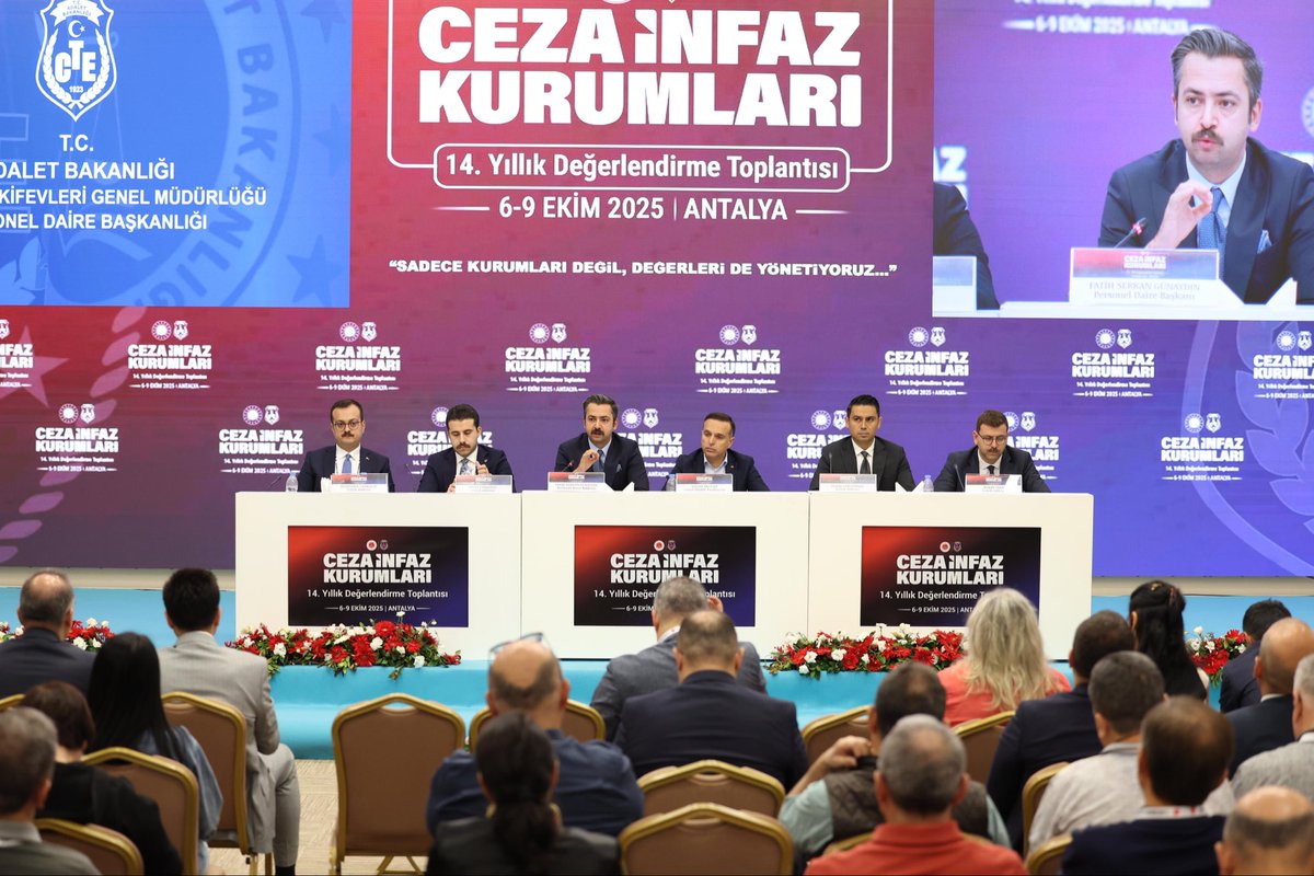 fserkang's tweet image. 📍 Antalya

Ceza İnfaz Kurumları Yıllık Değerlendirme Toplantısında Personel Daire Başkanlığı olarak yıllık değerlendirmelerimizi ceza infaz kurumu müdürlerimizle paylaştık. 

Merkez-Taşra birlikteliğinin somutlaştığı değerlendirme toplantılarımızın yönetim süreçlerine faydalı…
