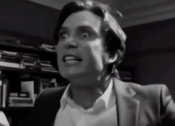 taevagh's tweet image. sinceramente eu não sou louca, o professor fala GREGO LITERALMENTE, escreve tudo errado e eu sou a doida não sou não