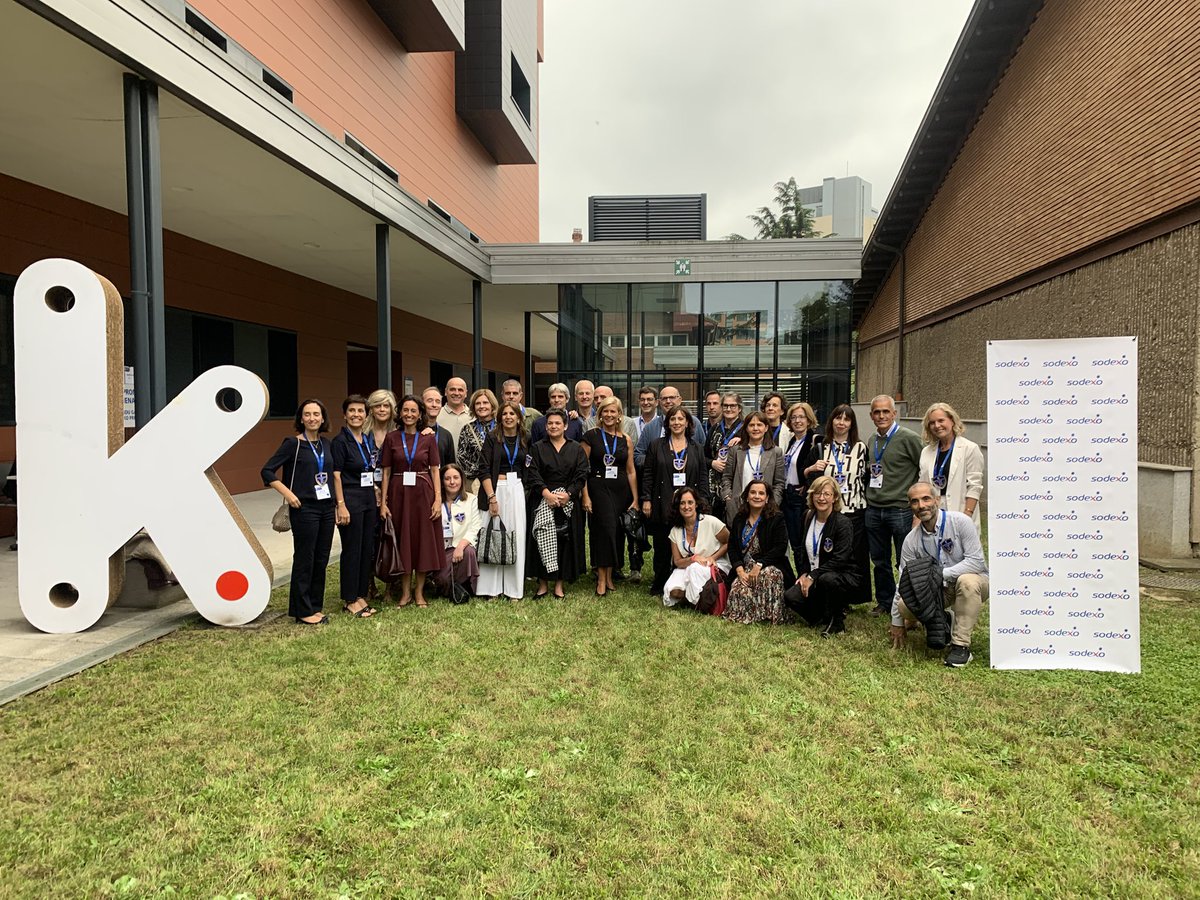 🎓 Gracias a todos los asistentes que vinieron al #AlumniDay2025 , que celebramos en <a href="/AlumniDBA/">Deusto Business Alumni</a> en Donostia.
Un día de reencuentros y sonrisas
💬 “Crecemos para liderar y transformar”.
Aqui puedes revivir los mejores momentos: 
👉acortar.link/zNkqGp
Con <a href="/Kutxabank/">Kutxabank</a> y <a href="/Sodexo/">Sodexo</a>