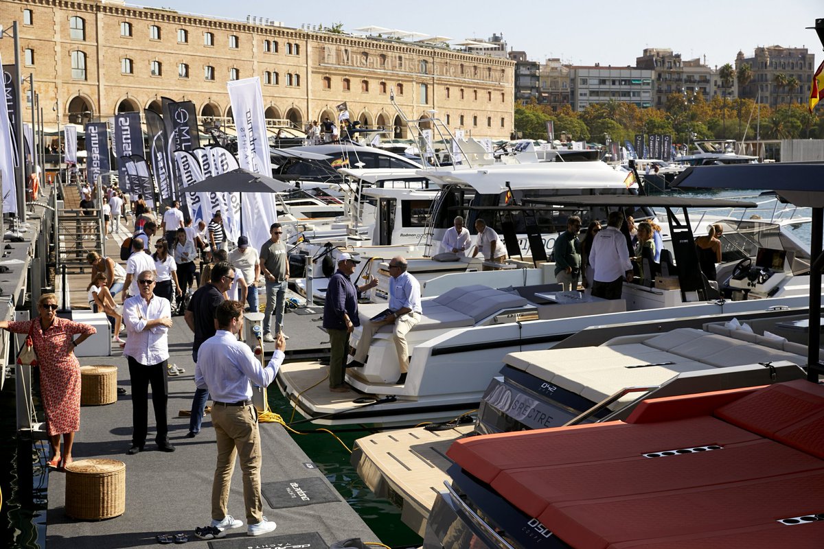 🛥 Avui ha arrencat el <a href="/salonnautico/">Salón Náutico</a> al <a href="/PortdeBarcelona/">Port de Barcelona</a>  🌊 Fins el 12/10 al #PortVell trobareu 500 embarcacions, 150 al mar, una clara aposta per la innovació i vaixells de gran eslora, com ens va explicar Jordi Carrasco, director d' <a href="/anen_nautica/">ANEN</a> 📻👇 rac1.cat/a-la-carta/det…