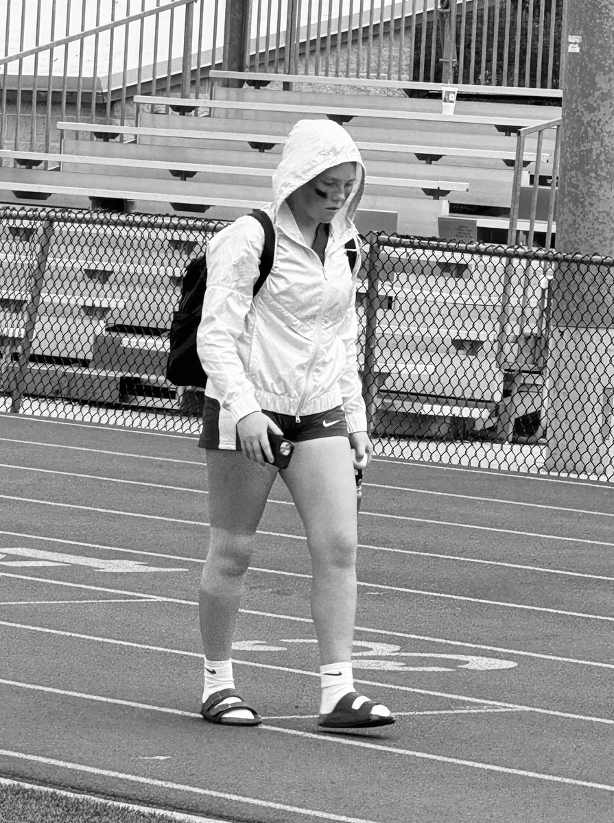 hubbardbradford's tweet image. Okay, kid…let’s get that motor going! Good luck in the #IHSARegional semifinal, Calla! Your confidence, poise, dedication, talent, and leadership as QB1 has brought me so much joy this season. Honored to be your dad and so, so proud of you. #HubbardSisters #makeitmatter